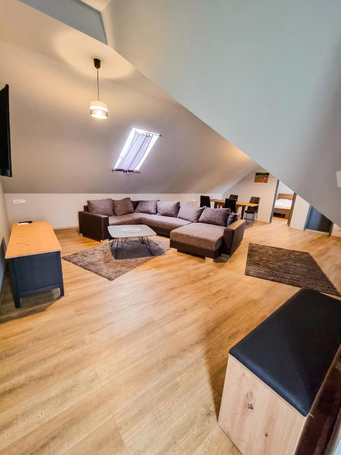 Xxl Rooms אוסילק מראה חיצוני תמונה