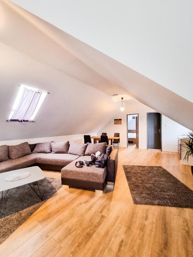 Xxl Rooms אוסילק מראה חיצוני תמונה