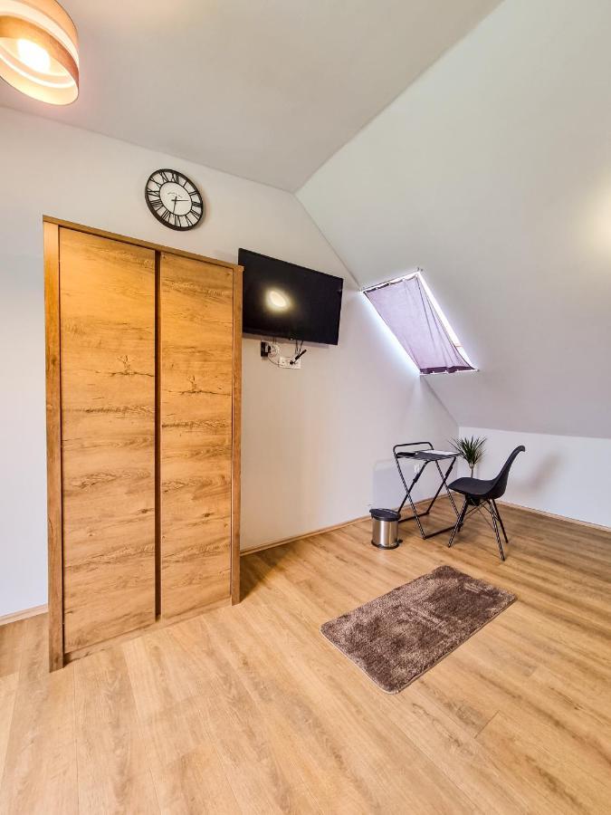 Xxl Rooms אוסילק מראה חיצוני תמונה