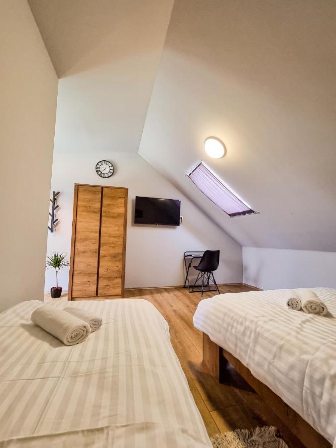 Xxl Rooms אוסילק מראה חיצוני תמונה