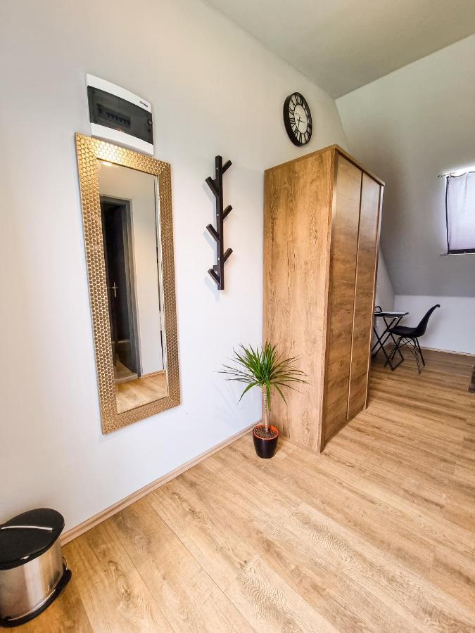 Xxl Rooms אוסילק מראה חיצוני תמונה