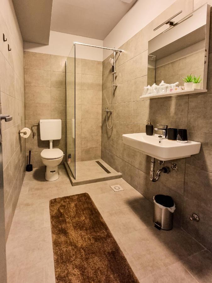 Xxl Rooms אוסילק מראה חיצוני תמונה