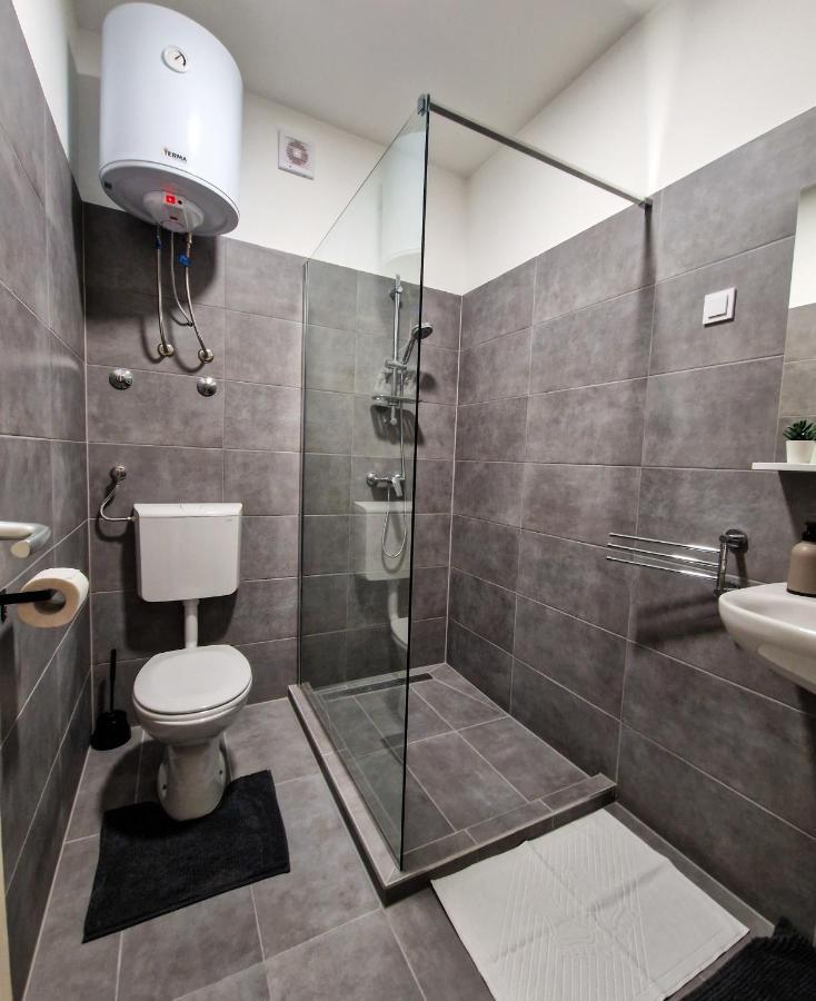 Xxl Rooms אוסילק מראה חיצוני תמונה