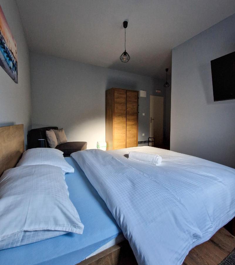 Xxl Rooms אוסילק מראה חיצוני תמונה