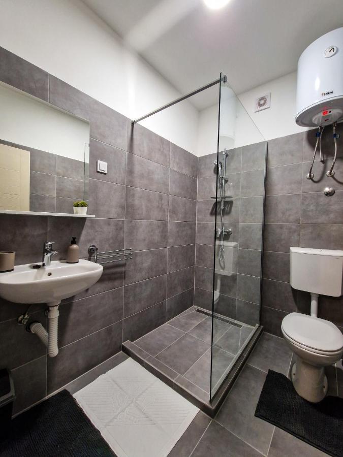 Xxl Rooms אוסילק מראה חיצוני תמונה