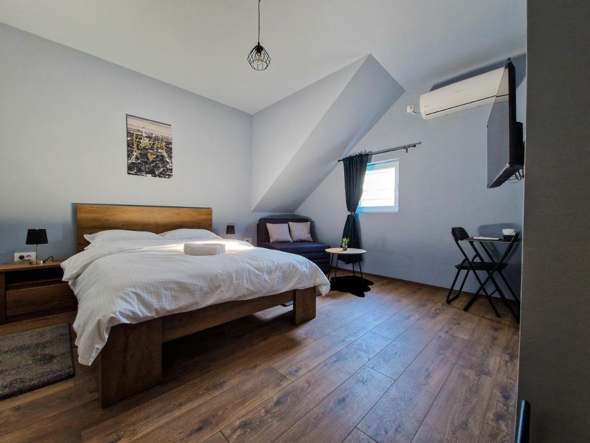 Xxl Rooms אוסילק מראה חיצוני תמונה