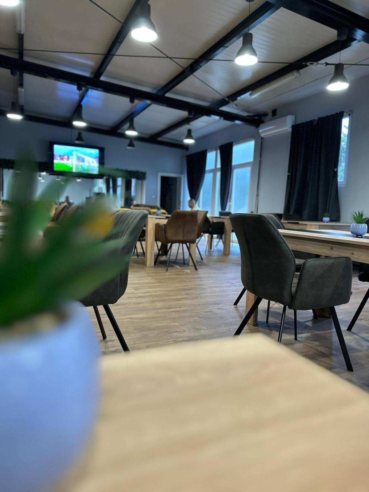 Xxl Rooms אוסילק מראה חיצוני תמונה